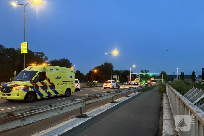 Auto vliegt in brand na ongeval op toerit