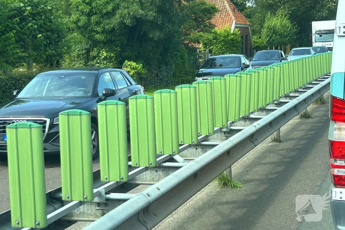 Enorme verkeershinder door vrachtwagen met pech