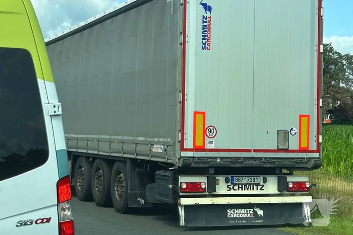 Enorme verkeershinder door vrachtwagen met pech