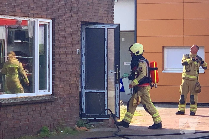 Straat afgezet vanwege brand in woning