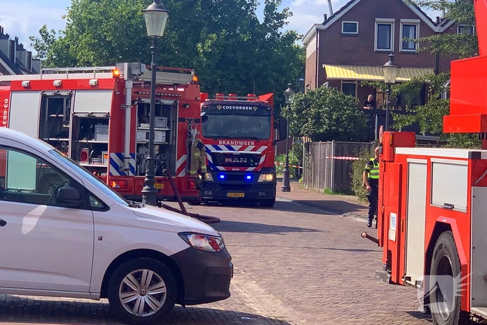 Straat afgezet vanwege brand in woning