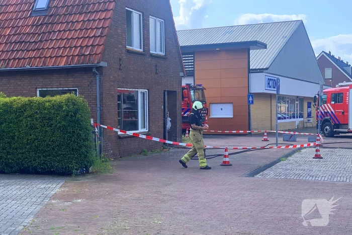 Straat afgezet vanwege brand in woning