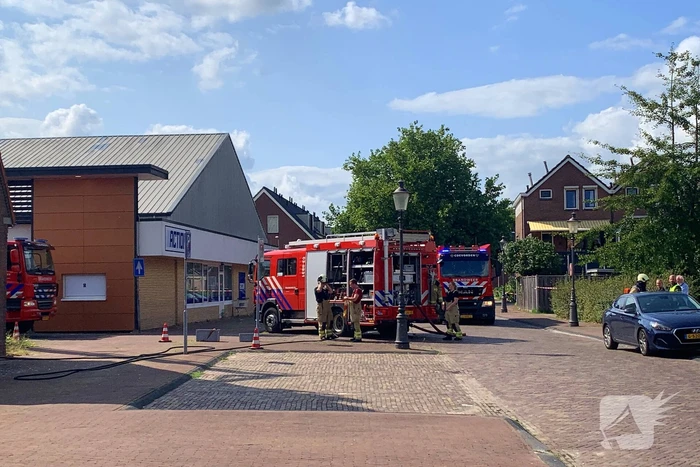 Straat afgezet vanwege brand in woning