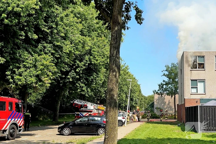 Veel rook uit woning door brand