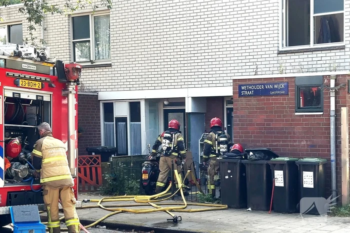 Veel rook uit woning door brand