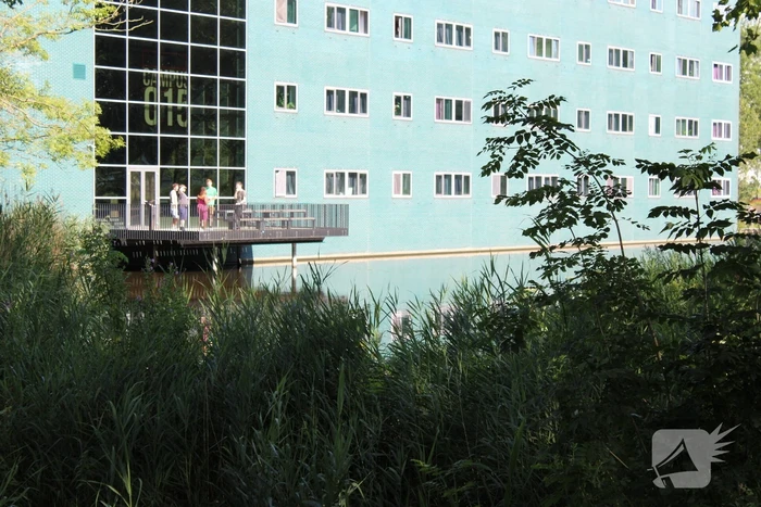 Hulpdiensten groots ingezet voor een te water geraakt persoon