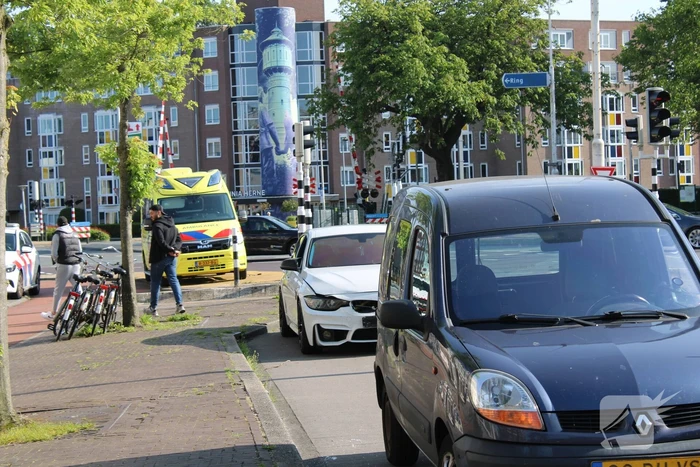 Kopstaart botsing tussen drie voertuigen