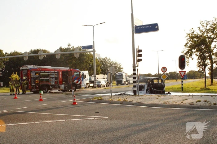 Voertuig volledig verwoest door brand