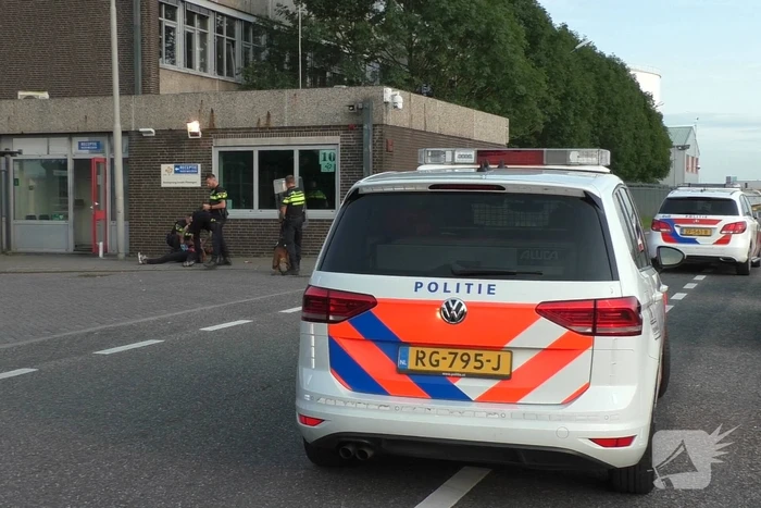 Persoon aangehouden na melding van wapen