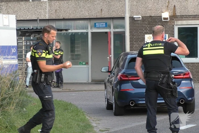 Persoon aangehouden na melding van wapen