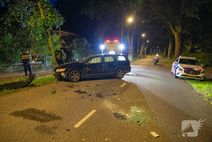 Ravage nadat auto op kop belandt