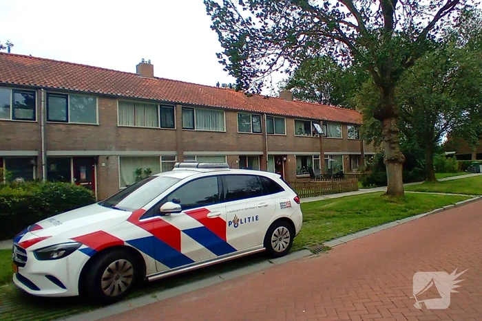 Brandweerlieden doen onderzoek naar Rookmelder