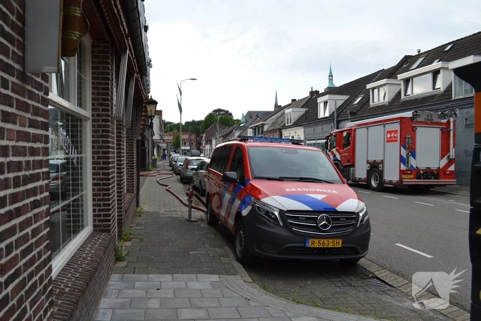 Flinke brand bij autobedrijf