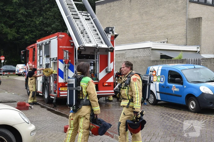 Flinke brand bij autobedrijf