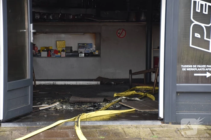 Flinke brand bij autobedrijf
