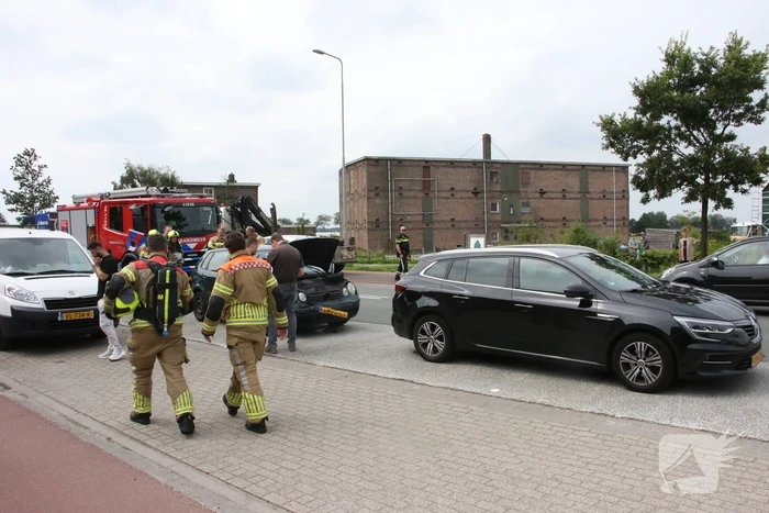 Twee personen gewond bij kop-staartbotsing