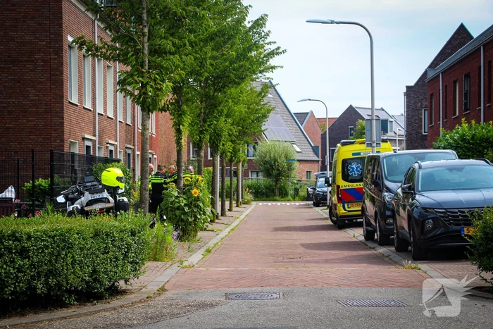 Politie doet onderzoek in woning naar overleden persoon