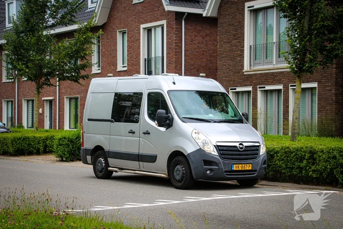 Politie doet onderzoek in woning naar overleden persoon