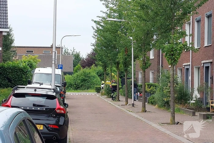 Politie doet onderzoek in woning naar overleden persoon