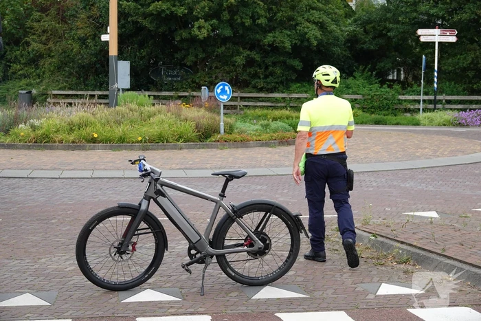 Quadbestuurder rijdt tegen paal en raakt gewond