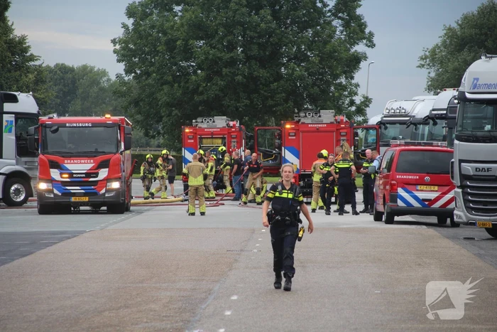 Bedrijf ontruimd door vrachtwagenbrand