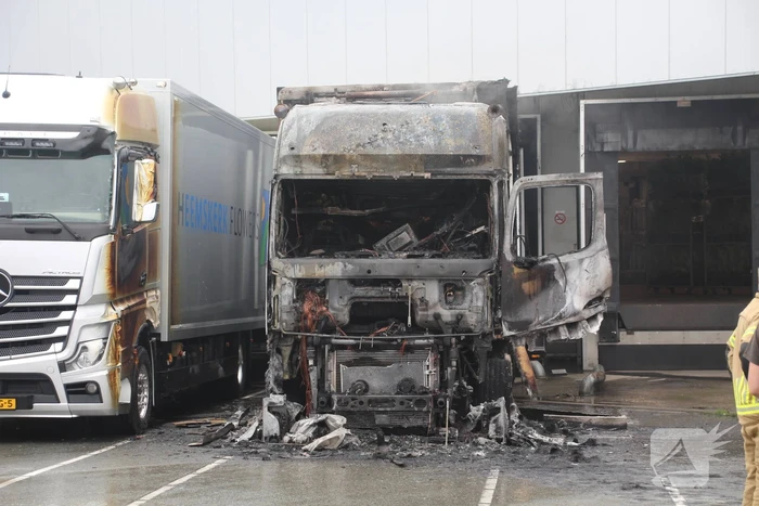 Bedrijf ontruimd door vrachtwagenbrand