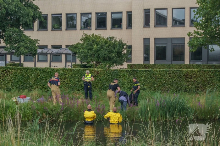 Hulpdiensten druk met persoon die te water was geraakt