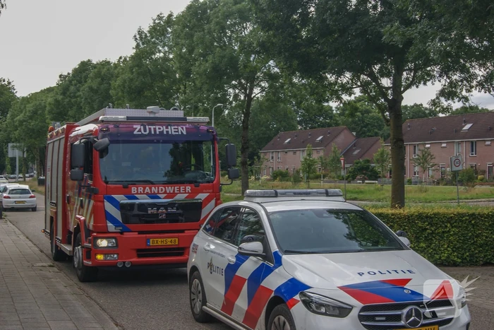 Hulpdiensten druk met persoon die te water was geraakt