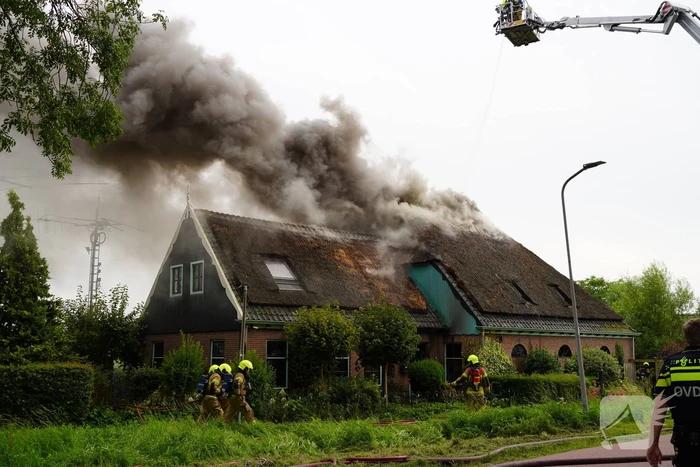 Stolpboerderij verwoest door uitslaande brand