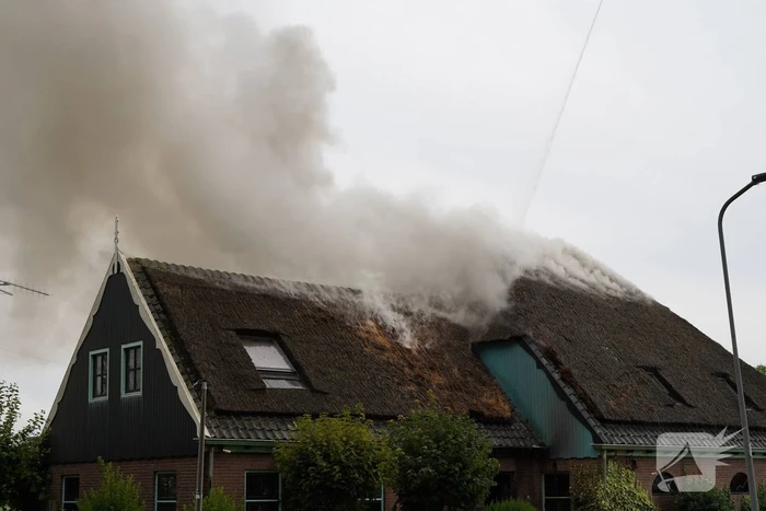 Stolpboerderij verwoest door uitslaande brand