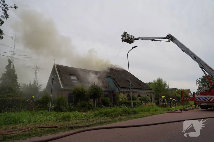 Stolpboerderij verwoest door uitslaande brand