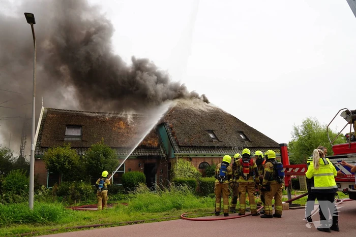 Stolpboerderij verwoest door uitslaande brand