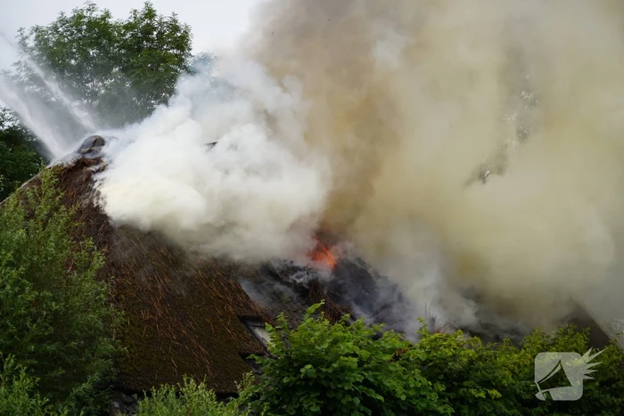 Stolpboerderij verwoest door uitslaande brand
