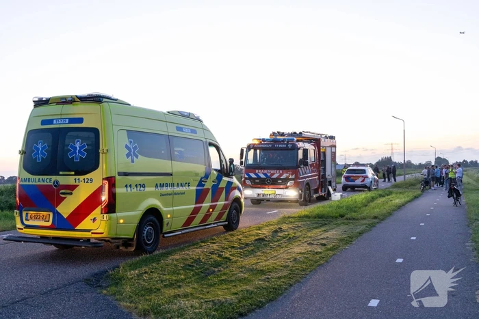 Auto belandt in water na crash