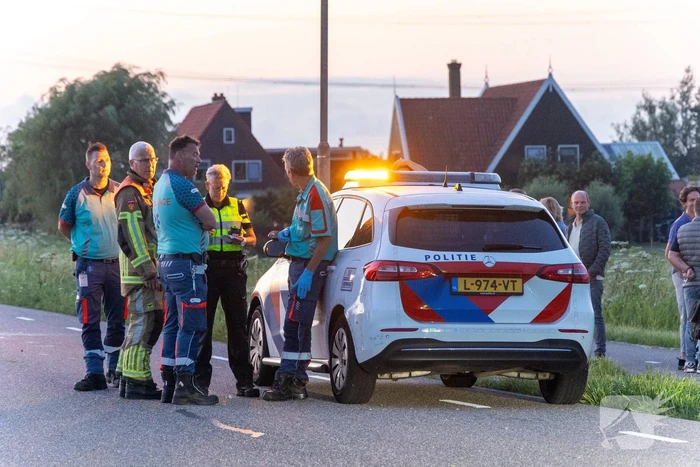Auto belandt in water na crash