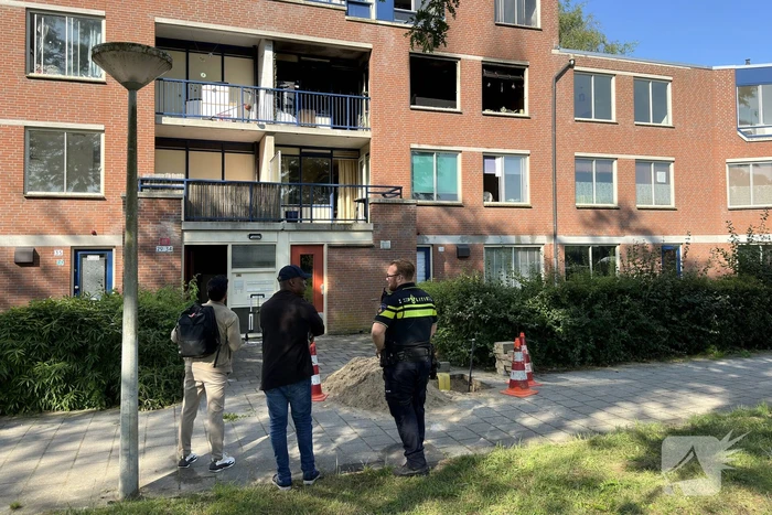 Politie doet onderzoek naar uitslaande brand