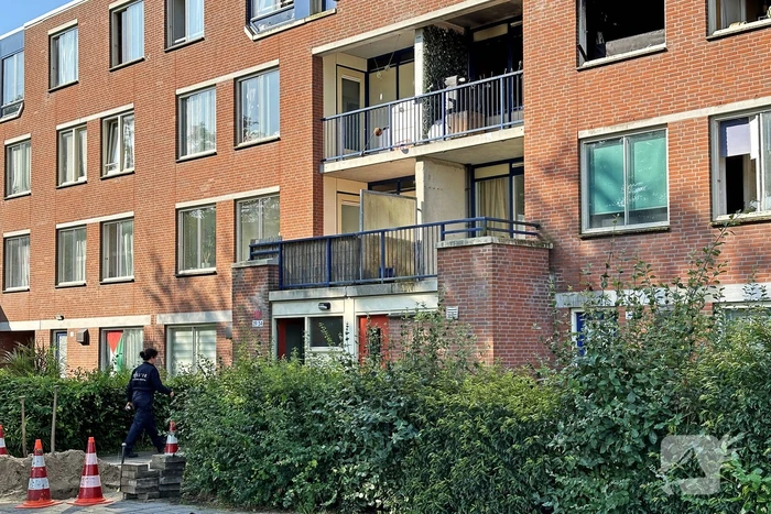 Politie doet onderzoek naar uitslaande brand