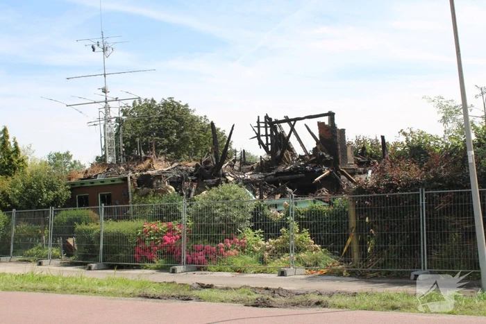 Flinke ravage na verwoestende brand bij stolpboerderij