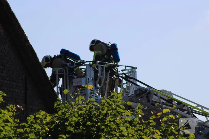 Veel schade na rietendakbrand bij geitenboerderij