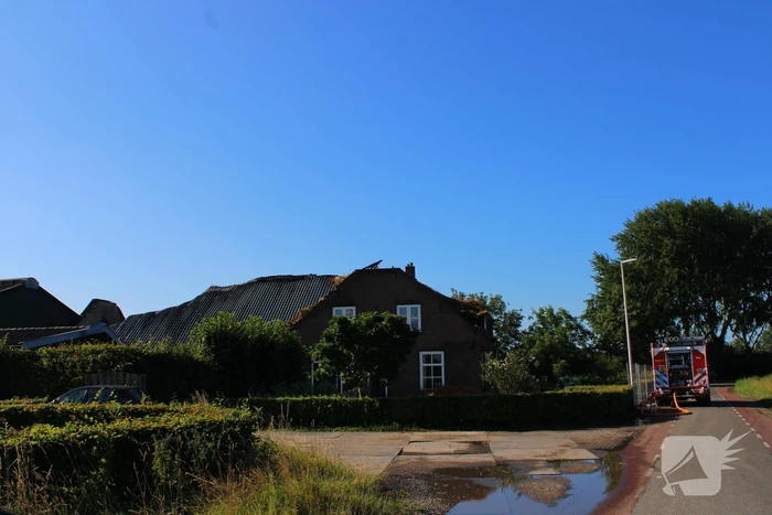 Veel schade na rietendakbrand bij geitenboerderij