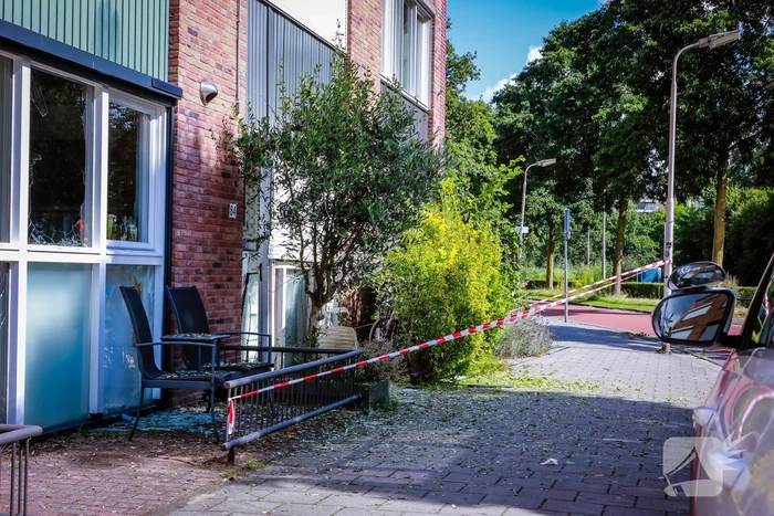 Ontploffing bij woning, politie doet onderzoek