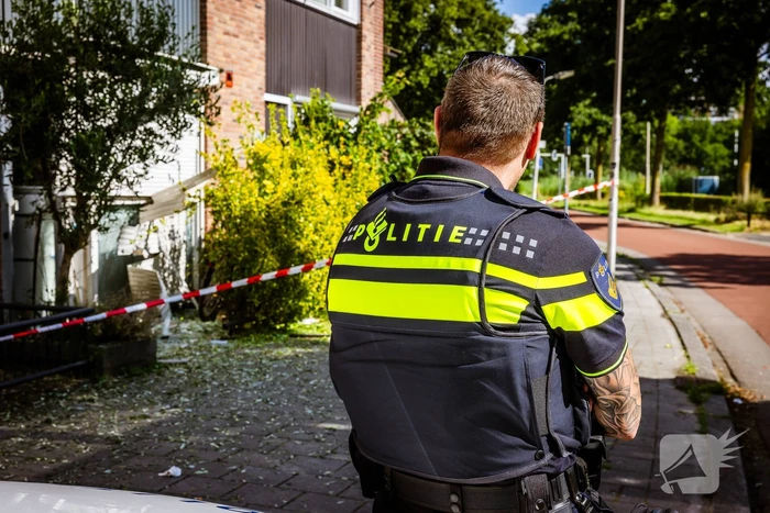Ontploffing bij woning, politie doet onderzoek