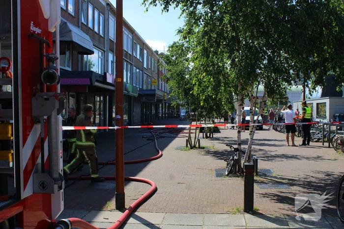 Hulpdiensten groots ingezet voor brandende werkplaats bij fietsenwinkel