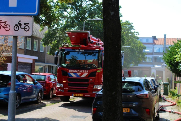Hulpdiensten groots ingezet voor brandende werkplaats bij fietsenwinkel