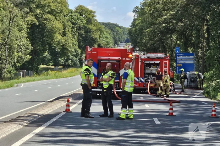 Terugkerende vakantieganger ziet elektrische bus in vlammen opgaan