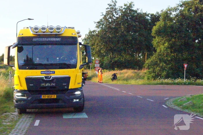 Motorrijder vliegt uit de bocht