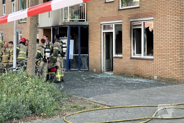 Brand in flatwoning snel onder controle