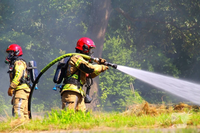 Landbouwvoertuig volledig verwoest door brand