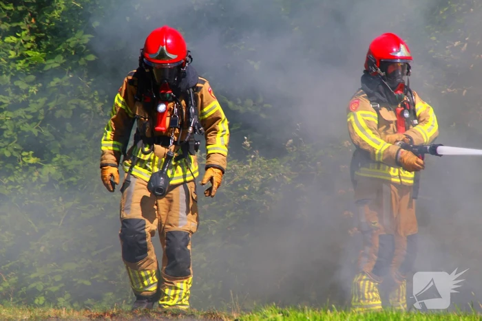 Landbouwvoertuig volledig verwoest door brand