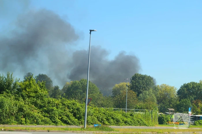 Landbouwvoertuig volledig verwoest door brand